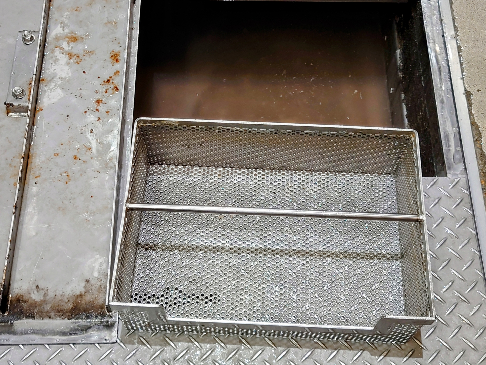 Grease Trap (Grease Interceptor): Mechanism and Cleaning Frequency Explained